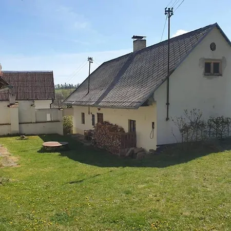 Holiday home Jihoceska Usedlost Uprostred Krasne Prirody Chysky